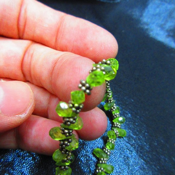 Faceted Peridot Teardrops & Dotted Rondelles Beaded Bracelet With Toggle Clasp - Picture 3 of 6